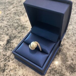 Beautiful freshwater, pearl bypass ring set in 10 karat white gold